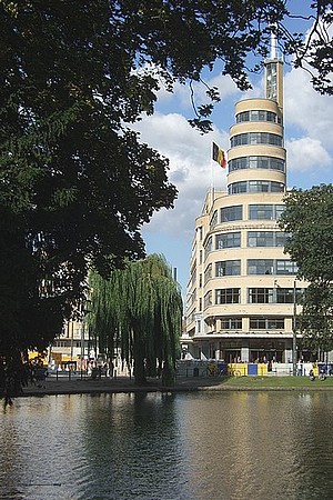 L'ancien immeuble de la radio-télévision belge, place Flagey (Etang d'Ixelles)