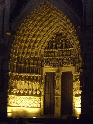 Le portail central coloré