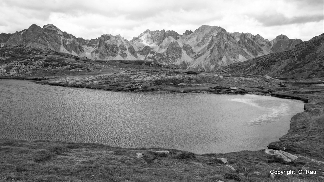 Lac de la Cula et massif des Cerces - © C. Rau