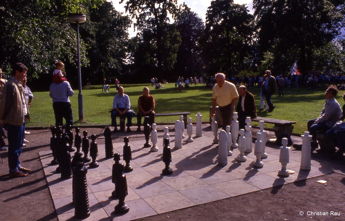 Comme en Union Soviétique, le jeu d'échecs était très prisé en RDA, et en extérieur à l'est comme à l'ouest ! - Ici à Berlin - Köpenick