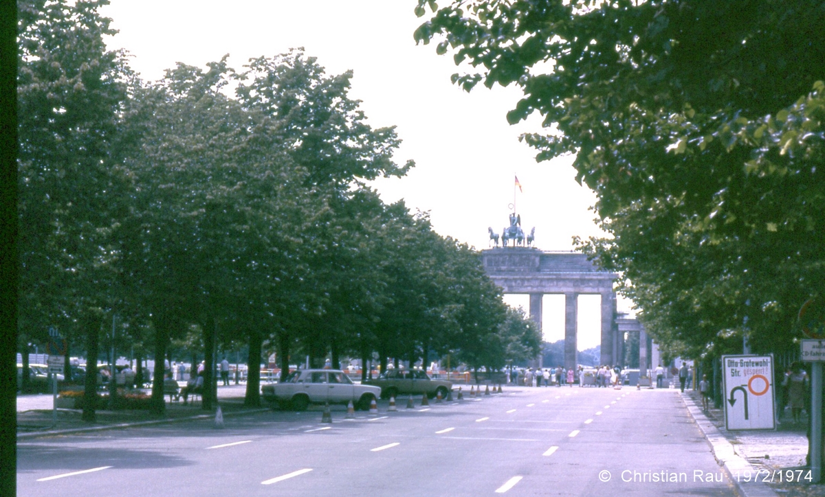 Berlin - Unter Den Linden et la Porte de Brandebourg, été 1987