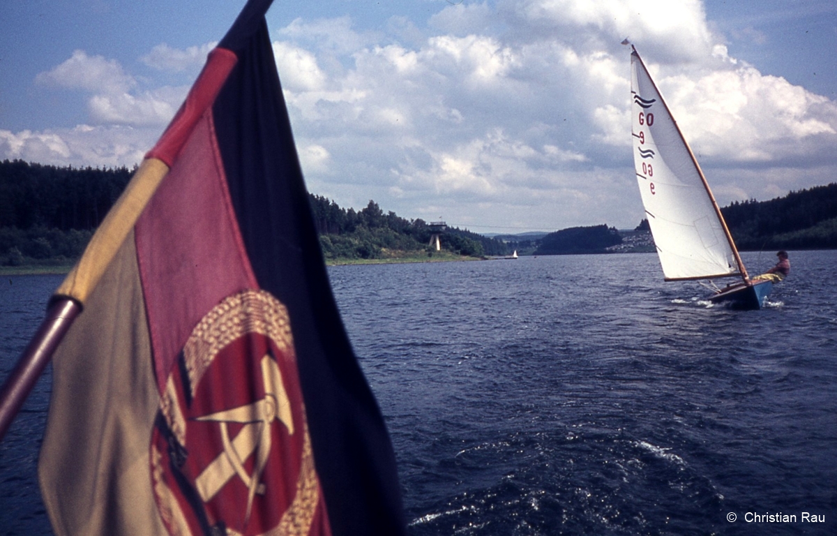 En croisière sur le Lac de Pöhl (Thuringe / Monts métallifères), juillet 1973, aux couleurs de la RDA !
