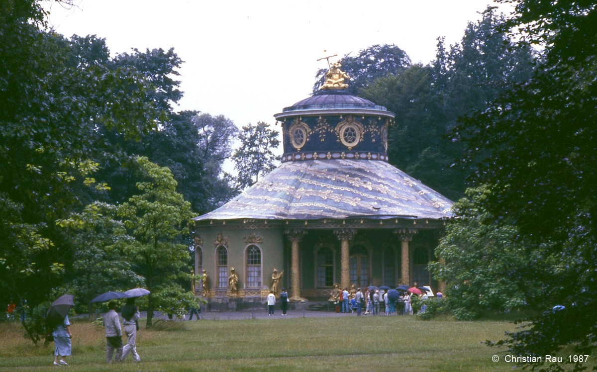 Le Pavillon du Thé dans le parc du Nouveau Château de Potsdam..