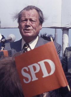Willy Brandt en campagne à Sarrebruck (1975)  Copyright C. Rau