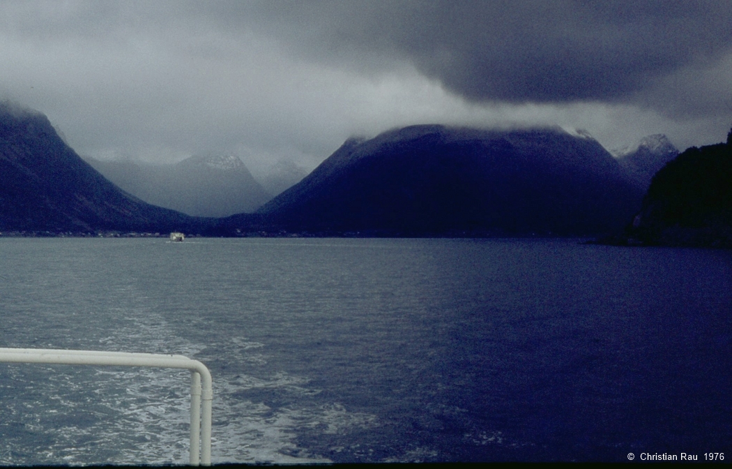 Traversée du fjord de Lyngen avec le bac...10