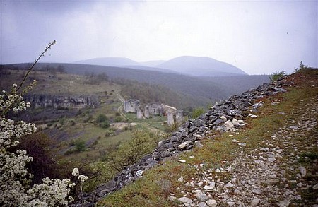 Montsalier-le-Vieux, sentier du goufre de Caladaire
