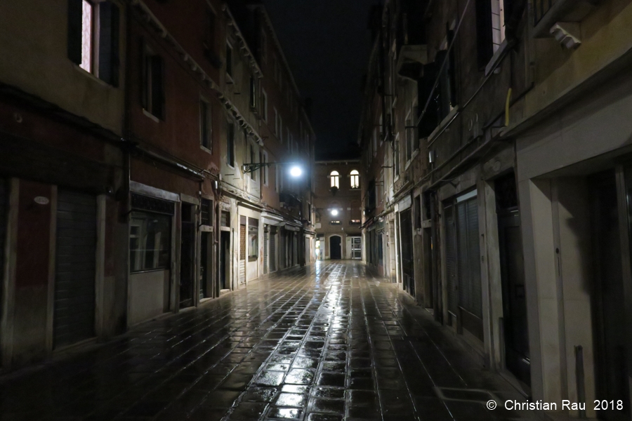 Retour de nuit sous la pluie (Castello)
