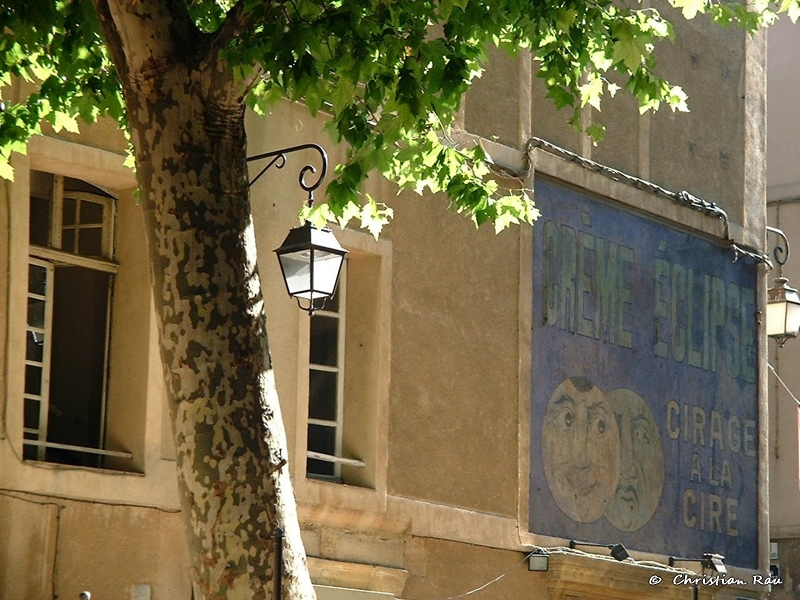 Street  Art  à  AIX en Provence  - C. Rau ,  juillet 2004
