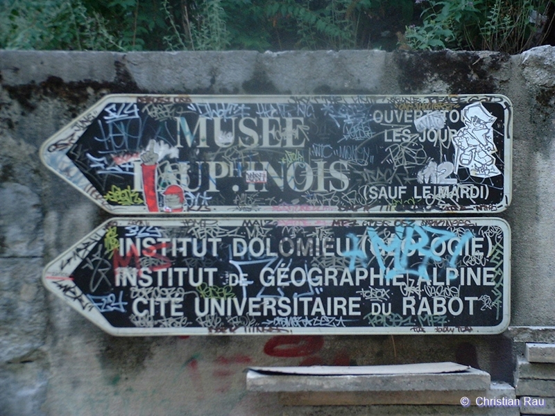 Graffitis sous la montée de Chalemont (Saint-Laurent)